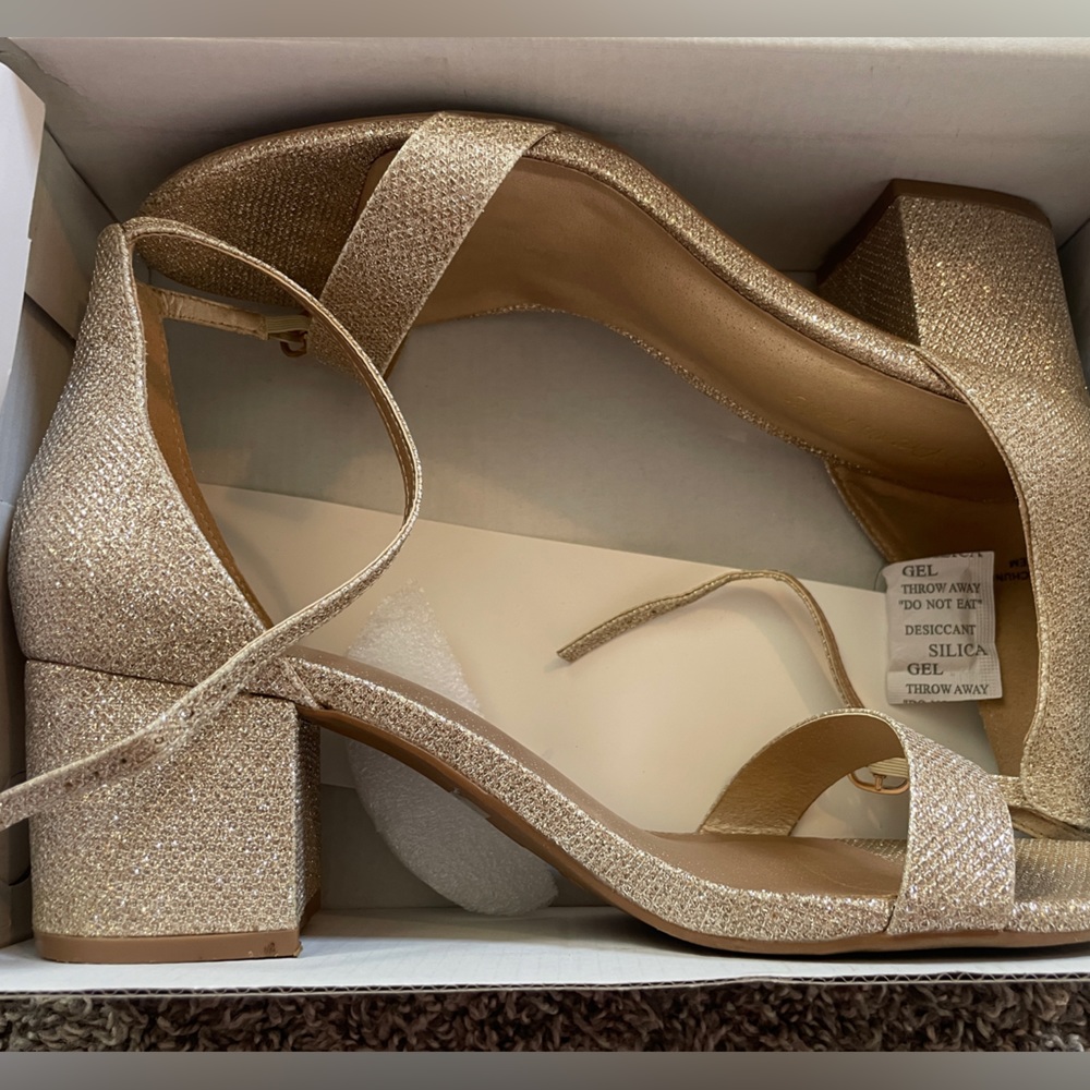Dream Pairs Low Chunk Heels,  Woman’s 9 1/2